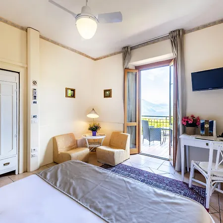 Il Perlo ホテル 3*